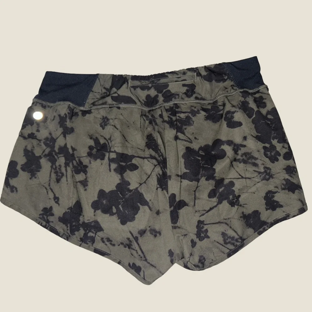 LIKE NEW! Women’s Z By Zella Size Large Athletic Shorts - Picture 2 of 4